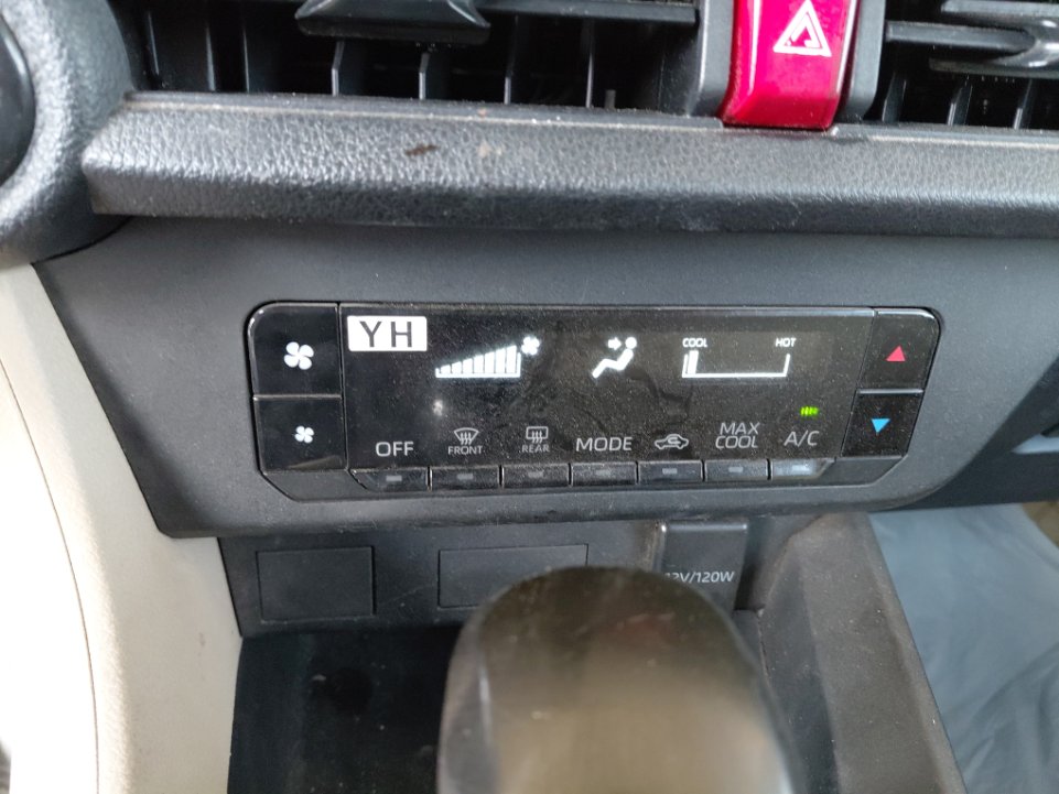 Toyota Yaris Y 2024 image