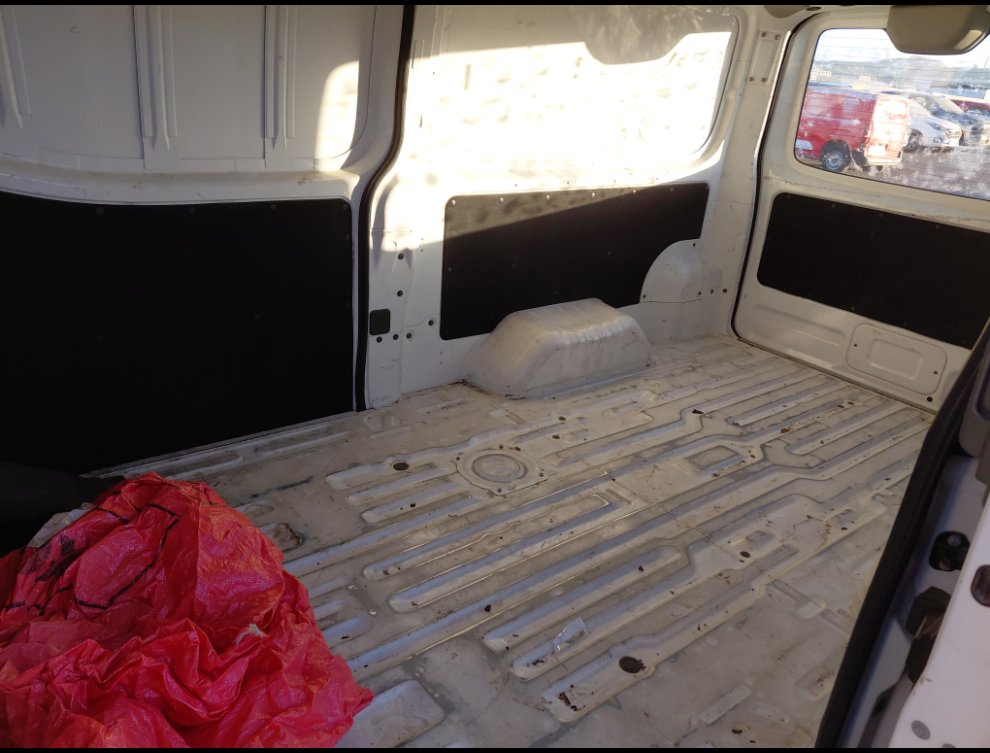 نيسان أورفان  2021 image