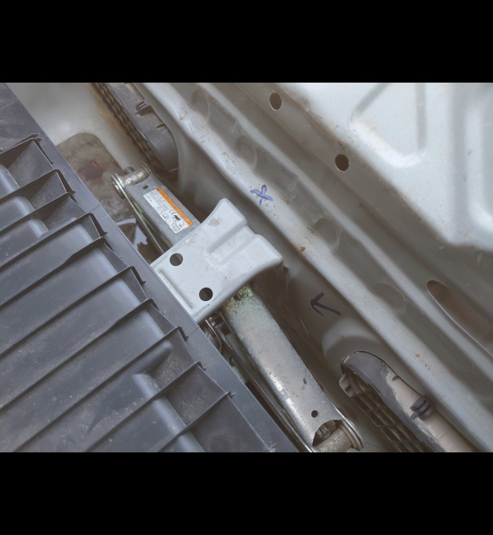 تويوتا يارس Y 2023 image