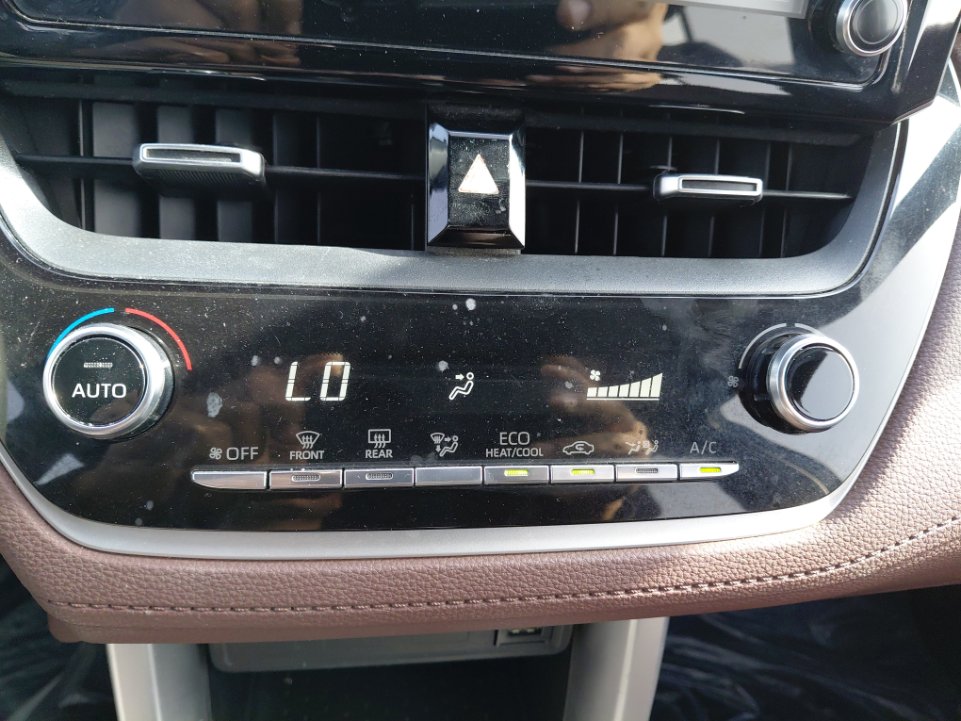 تويوتا كورولا كروس LE HEV  2021 image