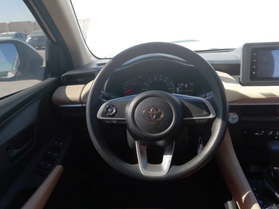 Toyota Yaris Y 2024 image