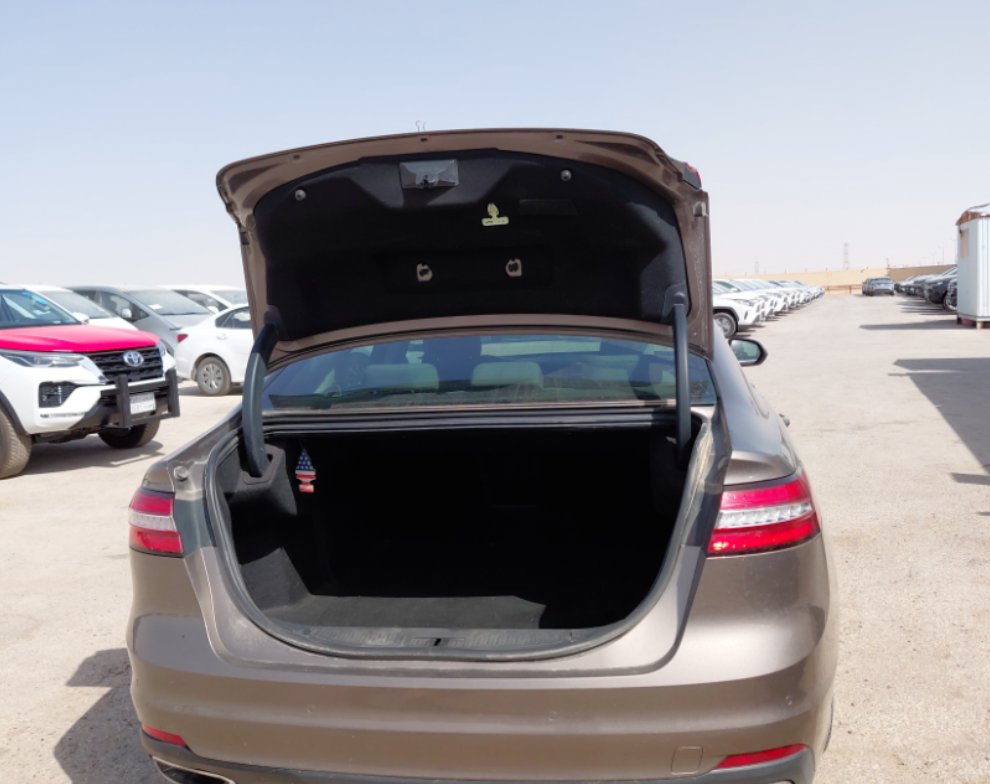 Ford Taurus  2022 image