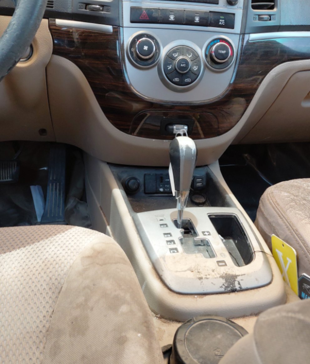 Hyundai SantaFe  2012 image