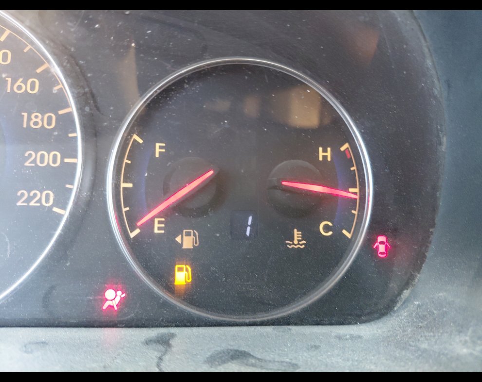 Hyundai SantaFe  2012 image