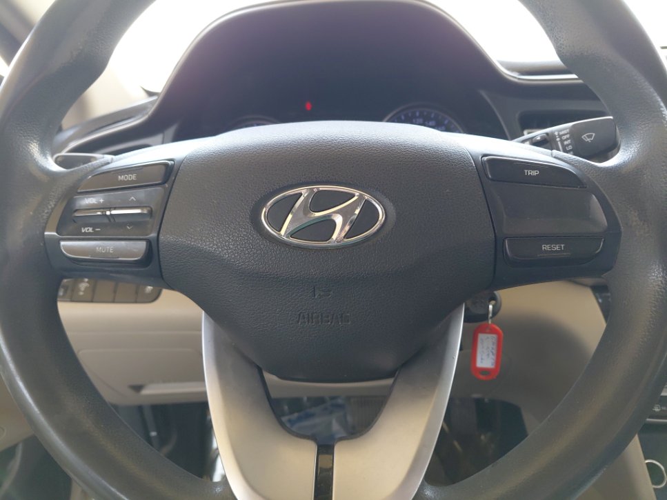 Hyundai Elantra  2020 image
