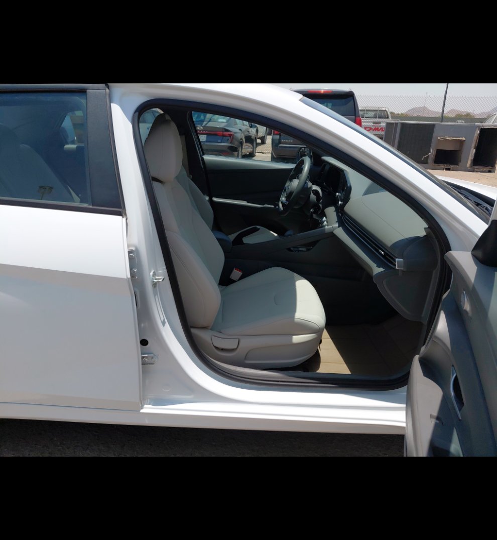 Hyundai Elantra GL 2023 image