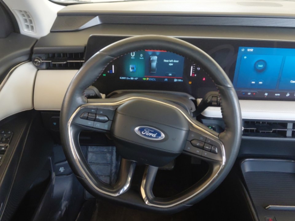 Ford Taurus  2023 image