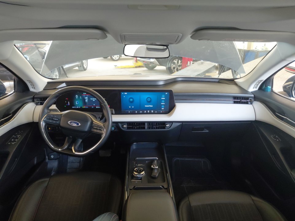 Ford Taurus  2023 image