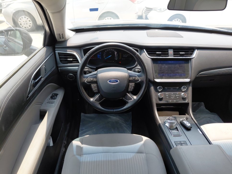 Ford Taurus  2022 image