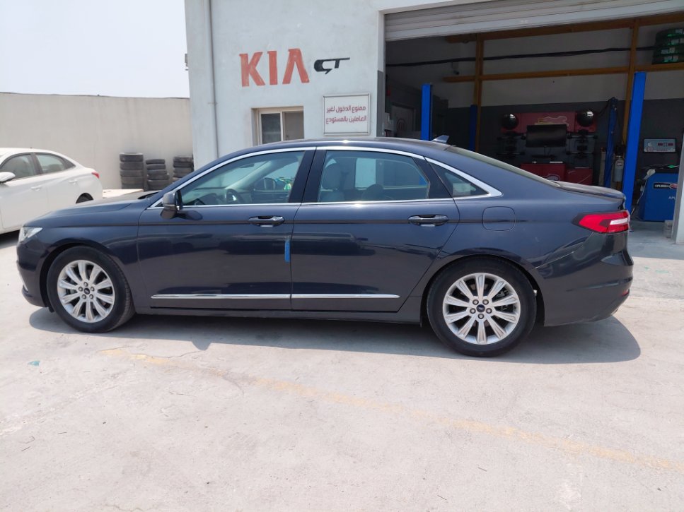 Ford Taurus  2022 image