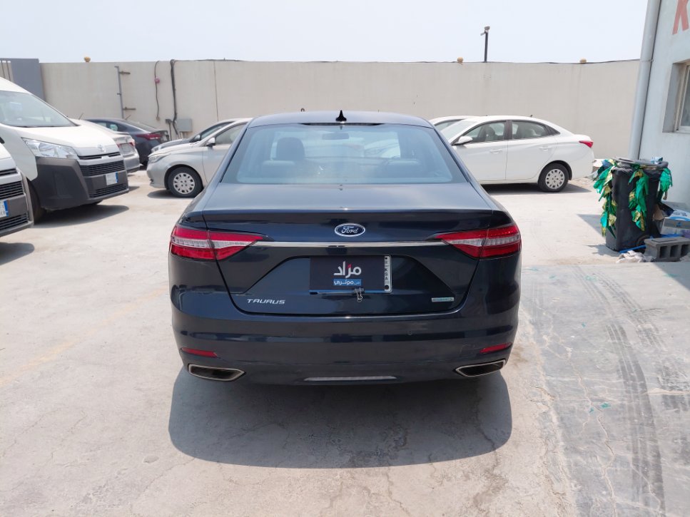 Ford Taurus  2022 image