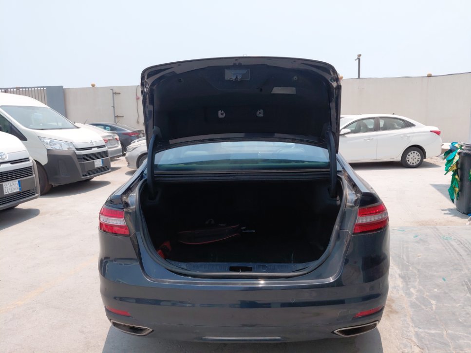 Ford Taurus  2022 image