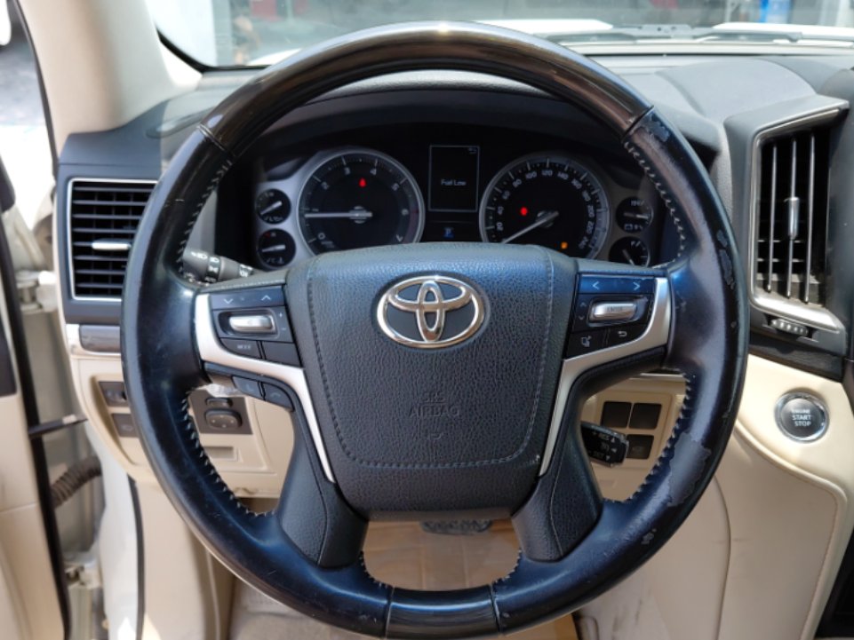 Toyota Land Cruiser GXR 3 2021 image