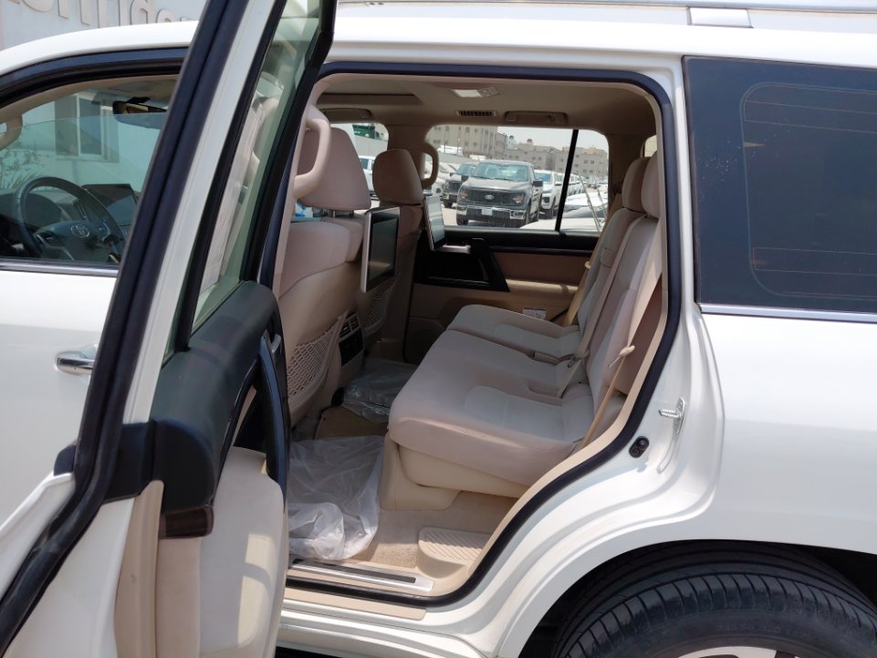 Toyota Land Cruiser GXR 3 2021 image