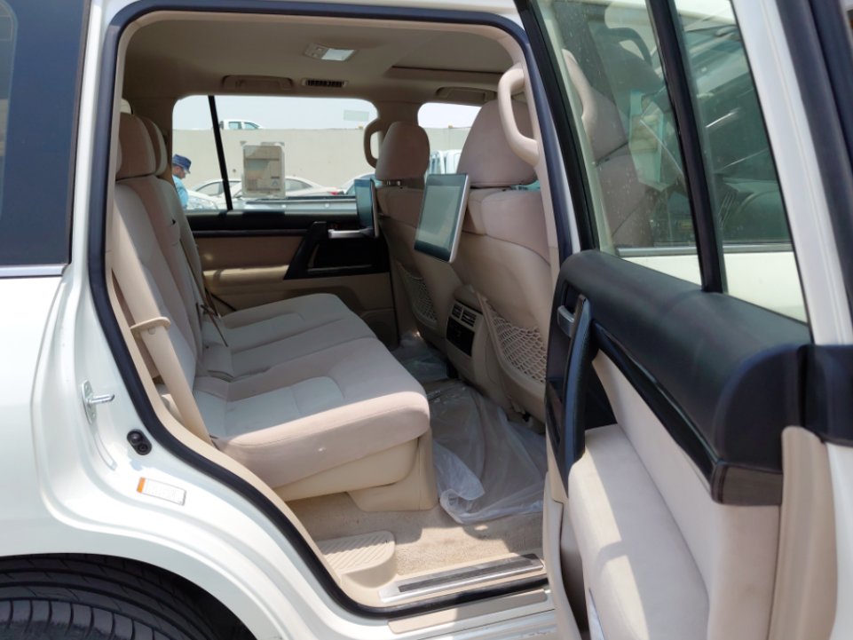 Toyota Land Cruiser GXR 3 2021 image