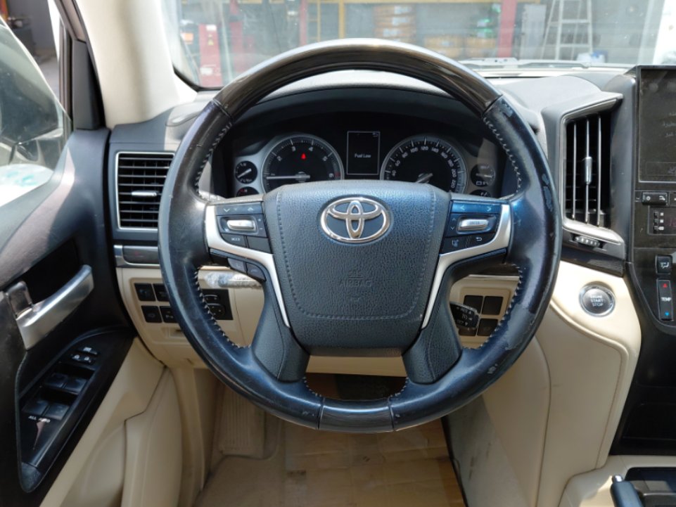 Toyota Land Cruiser GXR 3 2021 image