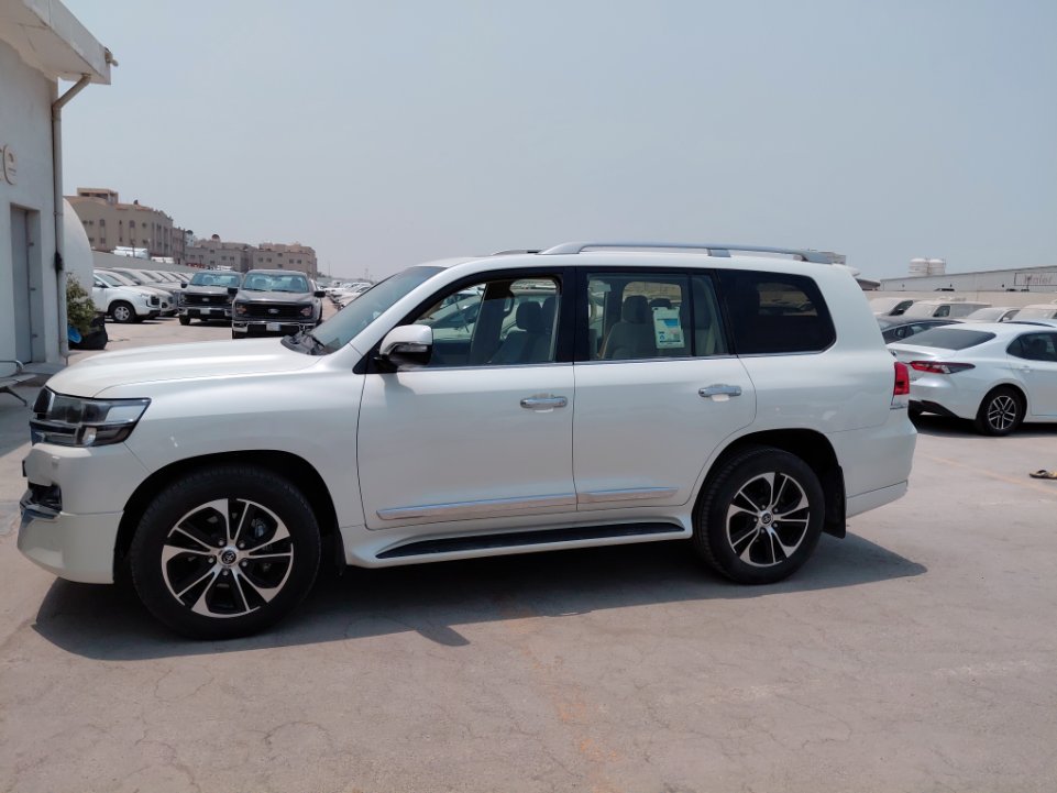 Toyota Land Cruiser GXR 3 2021 image