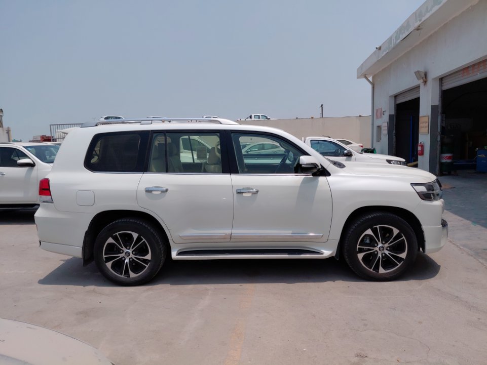 Toyota Land Cruiser GXR 3 2021 image