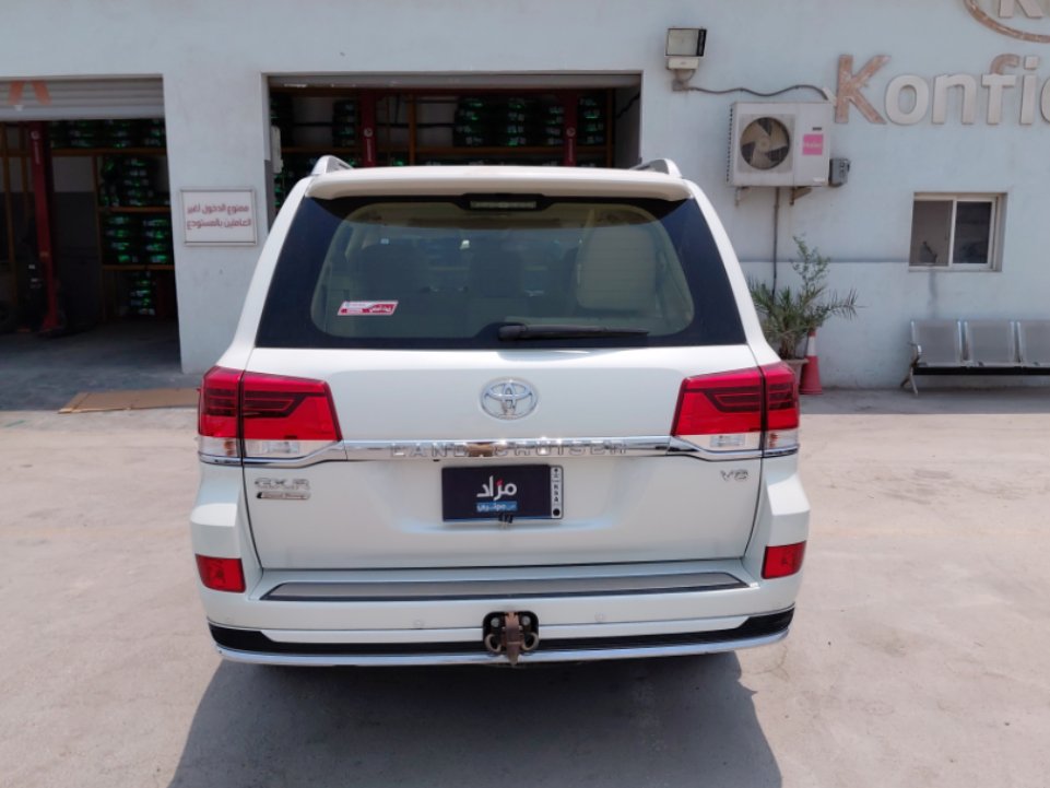 Toyota Land Cruiser GXR 3 2021 image