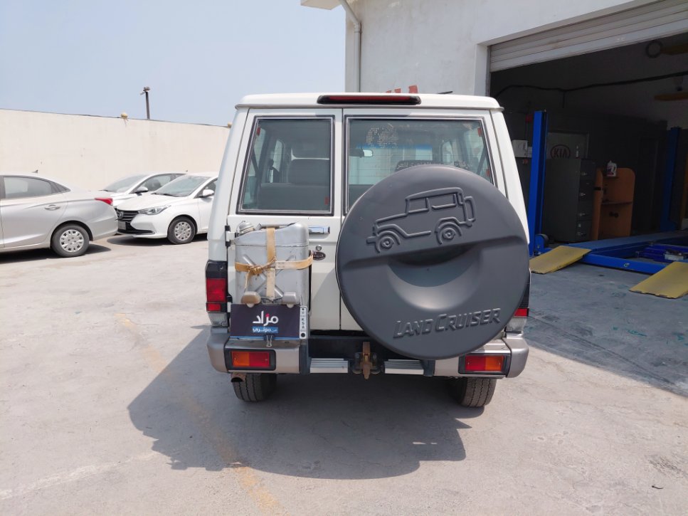 Toyota Land Cruiser Wagon  2021 image