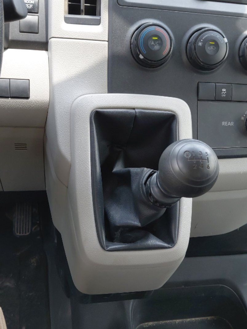 Toyota Hiace Bus  2022 image