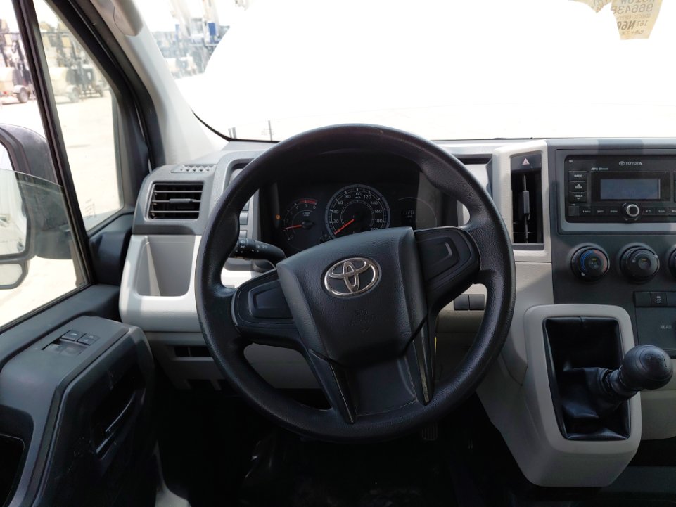 Toyota Hiace Bus  2022 image