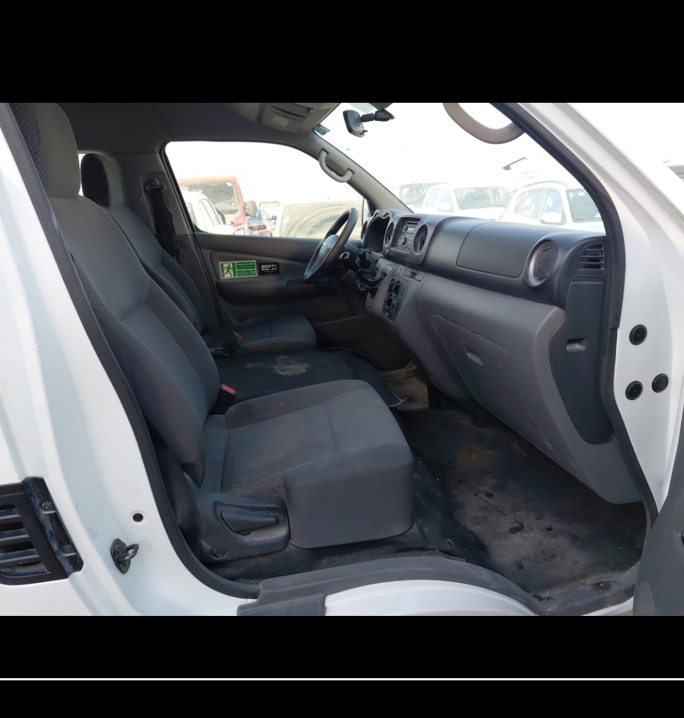 Nissan Urvan  2020 image