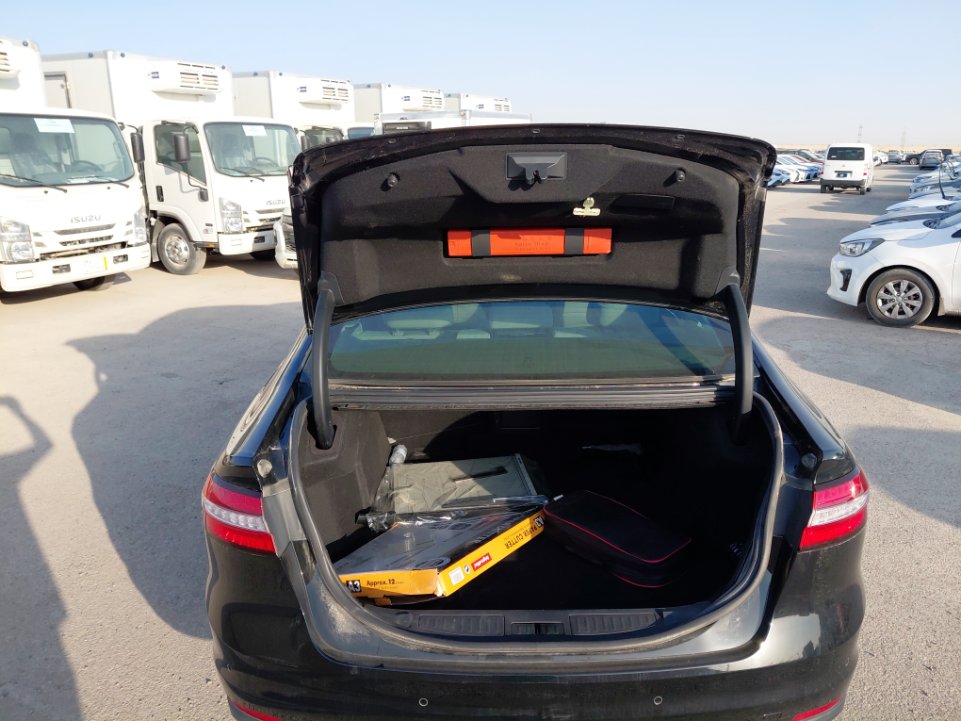 Ford Taurus  2022 image