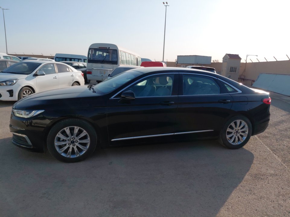 Ford Taurus  2022 image