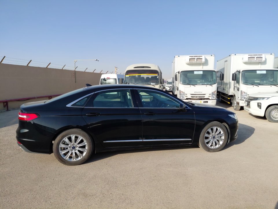 Ford Taurus  2022 image