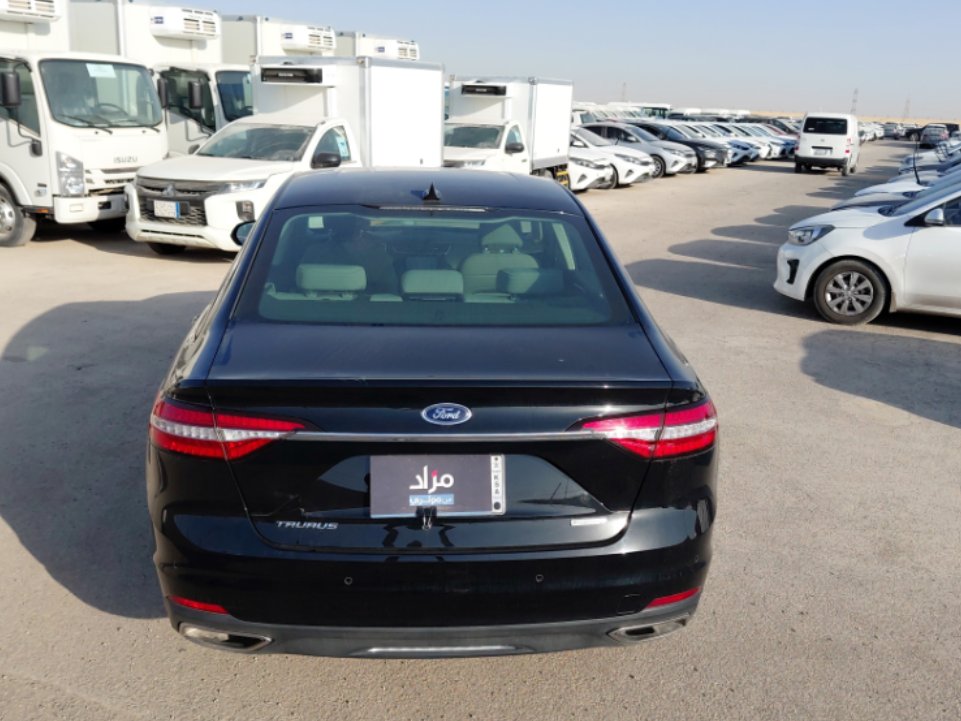 Ford Taurus  2022 image