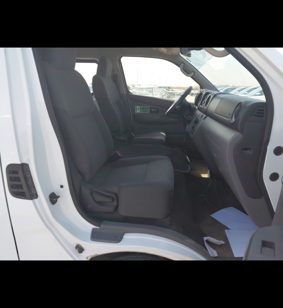 Nissan Urvan  2020 image