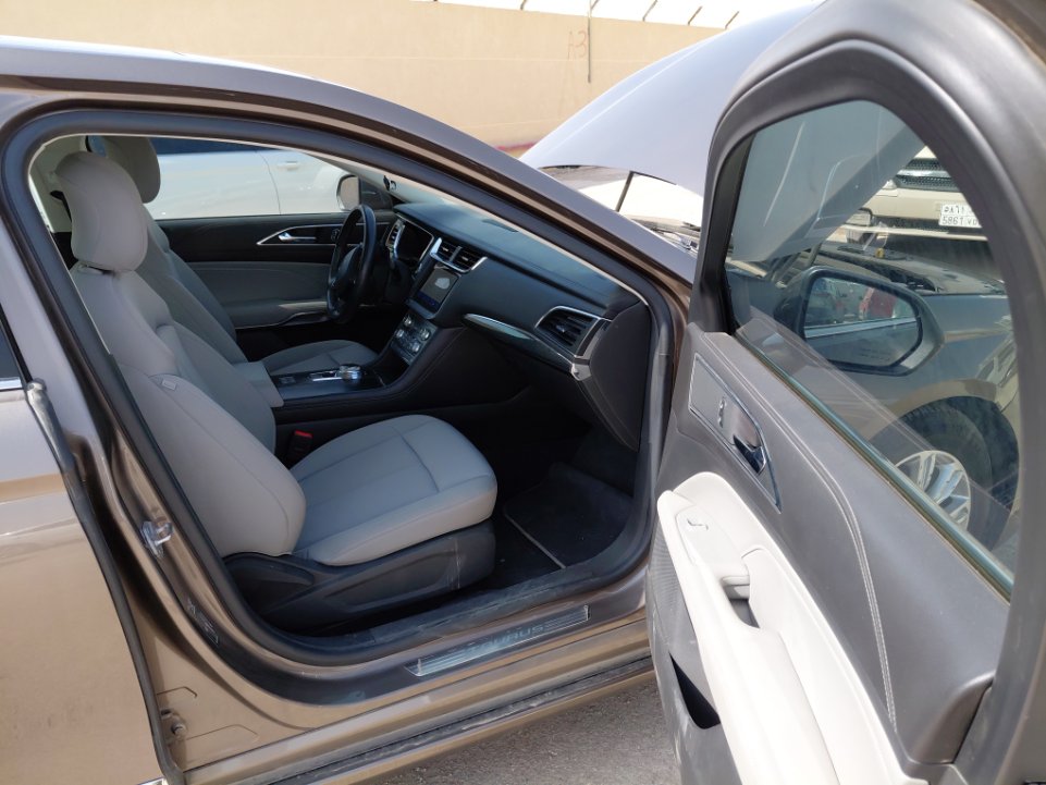 Ford Taurus  2022 image