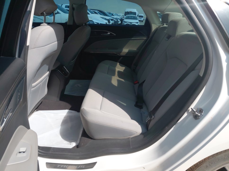 Ford Taurus  2022 image