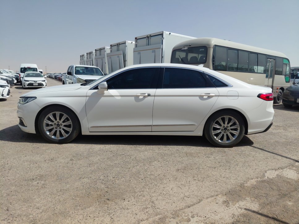 Ford Taurus  2022 image