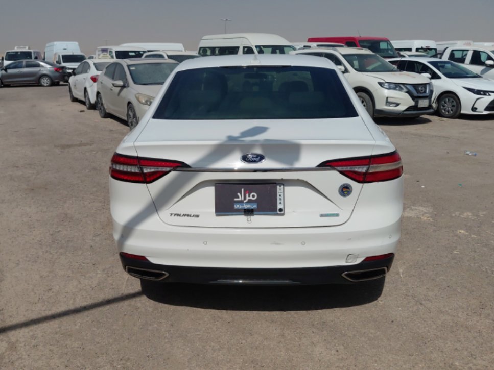 Ford Taurus  2022 image