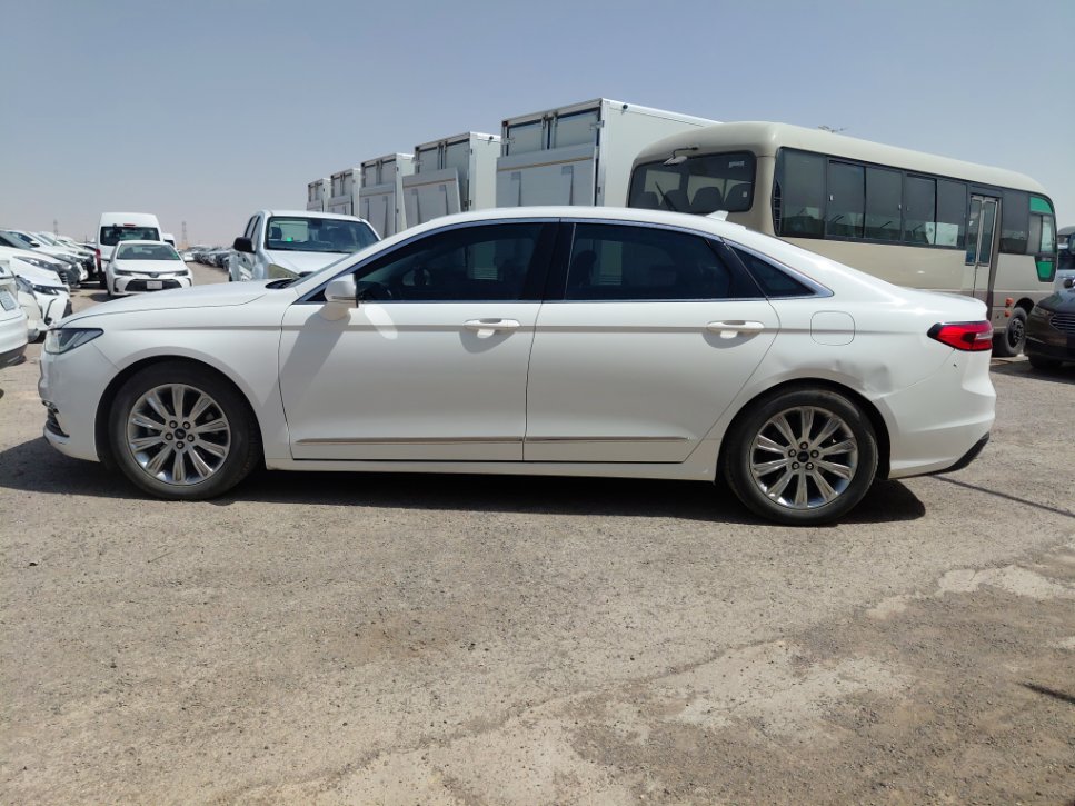 Ford Taurus  2022 image