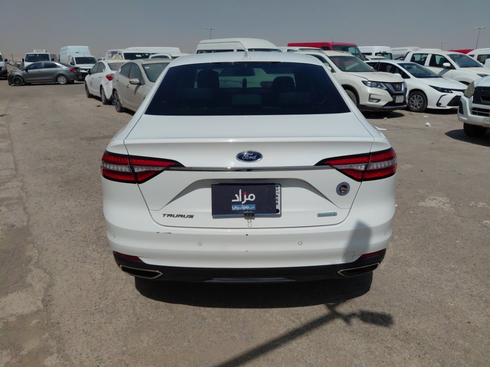 Ford Taurus  2022 image