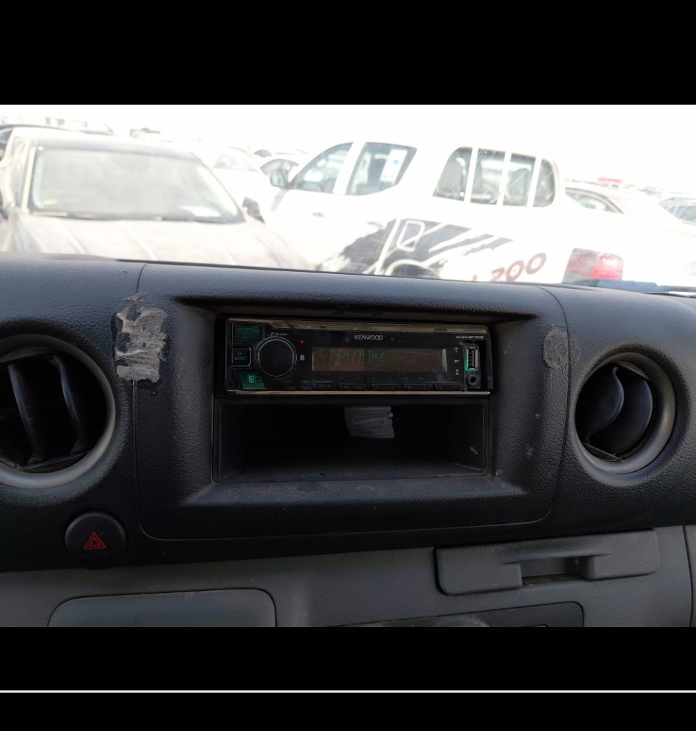 Nissan Urvan  2021 image