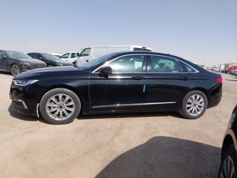 Ford Taurus  2022 image