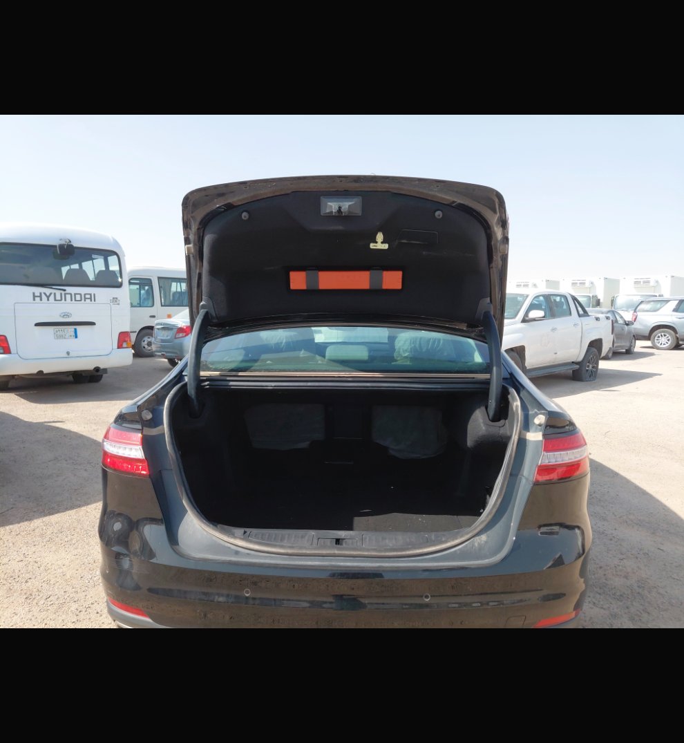 Ford Taurus  2022 image