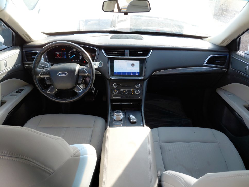 Ford Taurus  2022 image