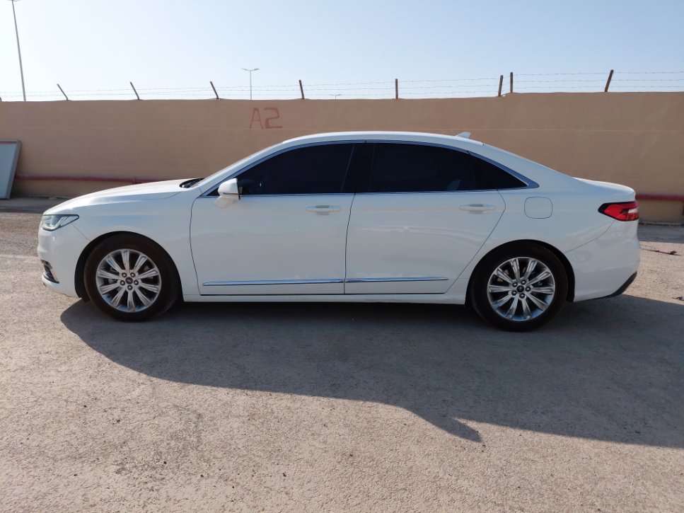 Ford Taurus  2022 image