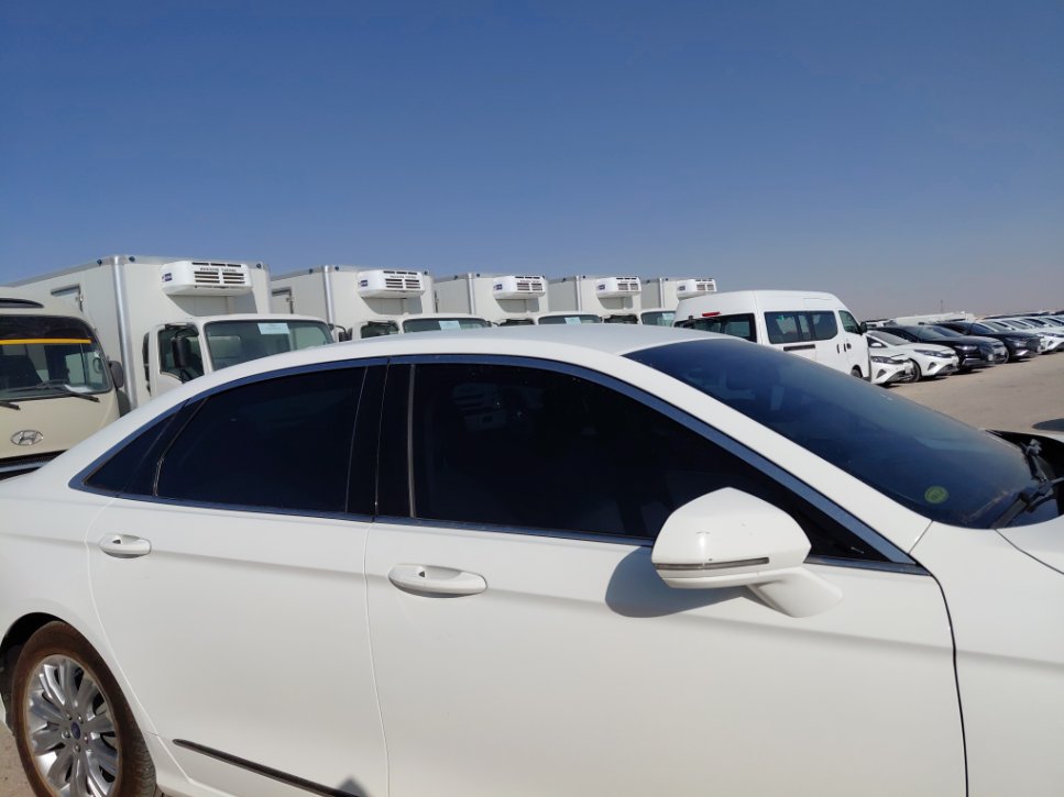 Ford Taurus  2022 image