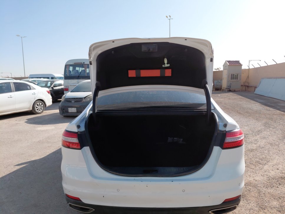 Ford Taurus  2022 image