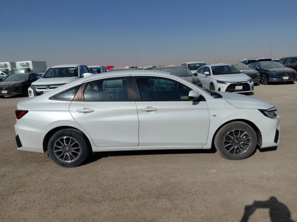 تويوتا يارس  2023 image