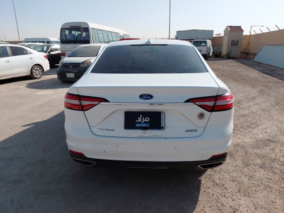 Ford Taurus  2022 image