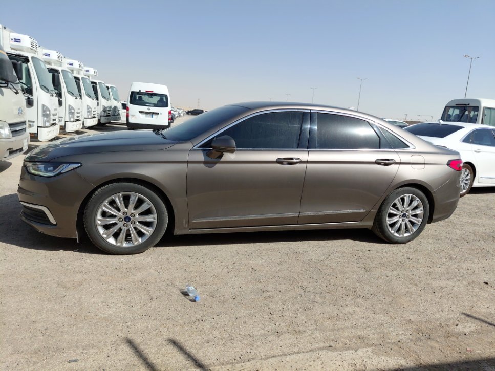 Ford Taurus  2022 image