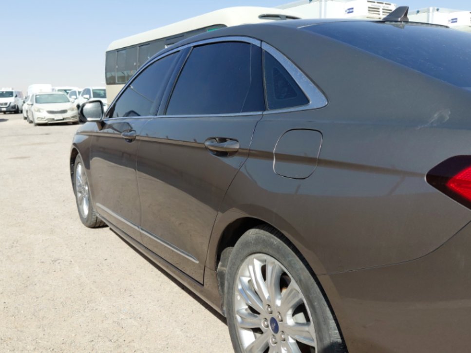 Ford Taurus  2022 image