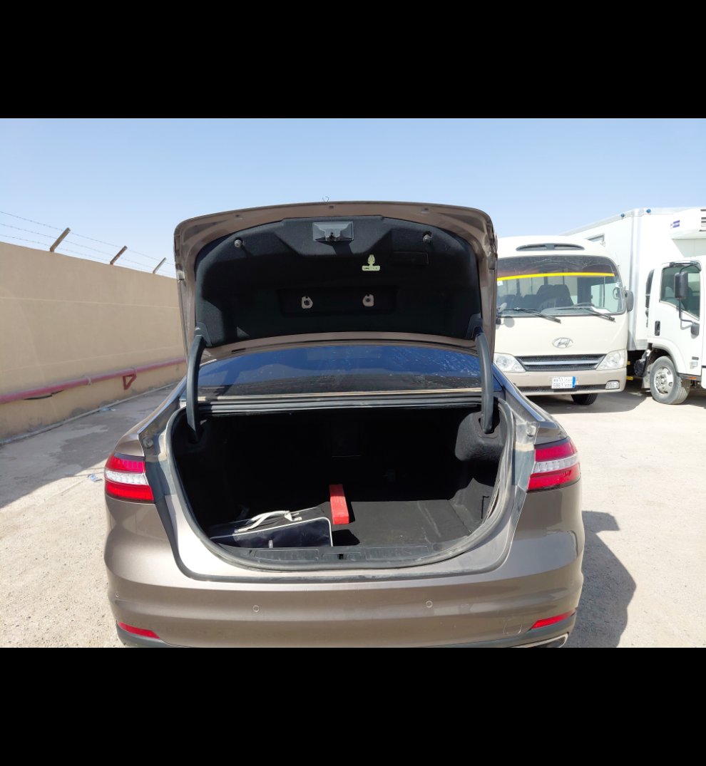 Ford Taurus  2022 image